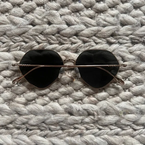 Gucci Black and Gold Women's Sunglasses - Picture 6 of 12